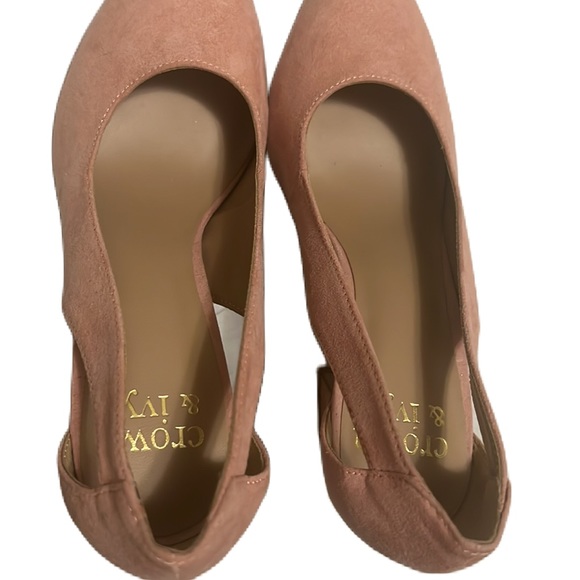 Crown & Ivy, Pointed Toe, Narrow Fluted Heels, Peach Color, Size 6M - Picture 9 of 11